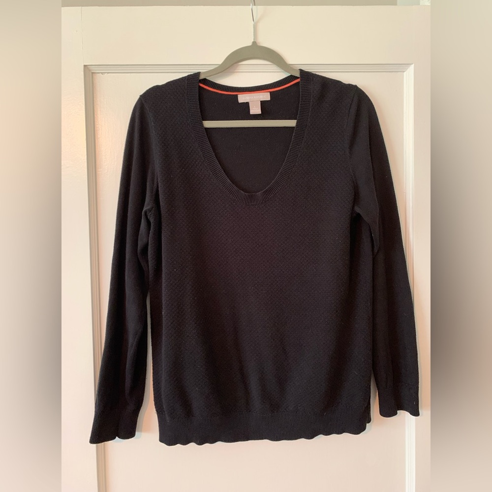 Women’s black scoop neck Banana Republic sweater. Size large.